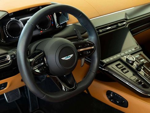 Used 2025 Aston Martin V8 Vantage Coupe RWD image 28