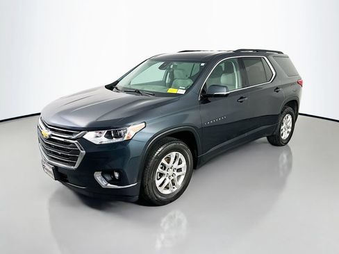Used 2020 Chevrolet Traverse LT w/ Driver Confidence II Package AWD/4WD image 3