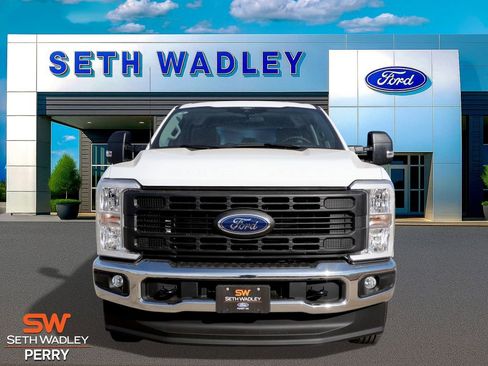 New 2026 Ford F250 XL w/ XL Chrome Package image 4