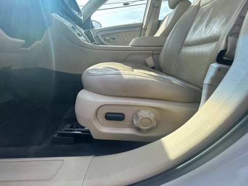 Used 2015 Ford Taurus SEL w/ Equipment Group 201A image 15