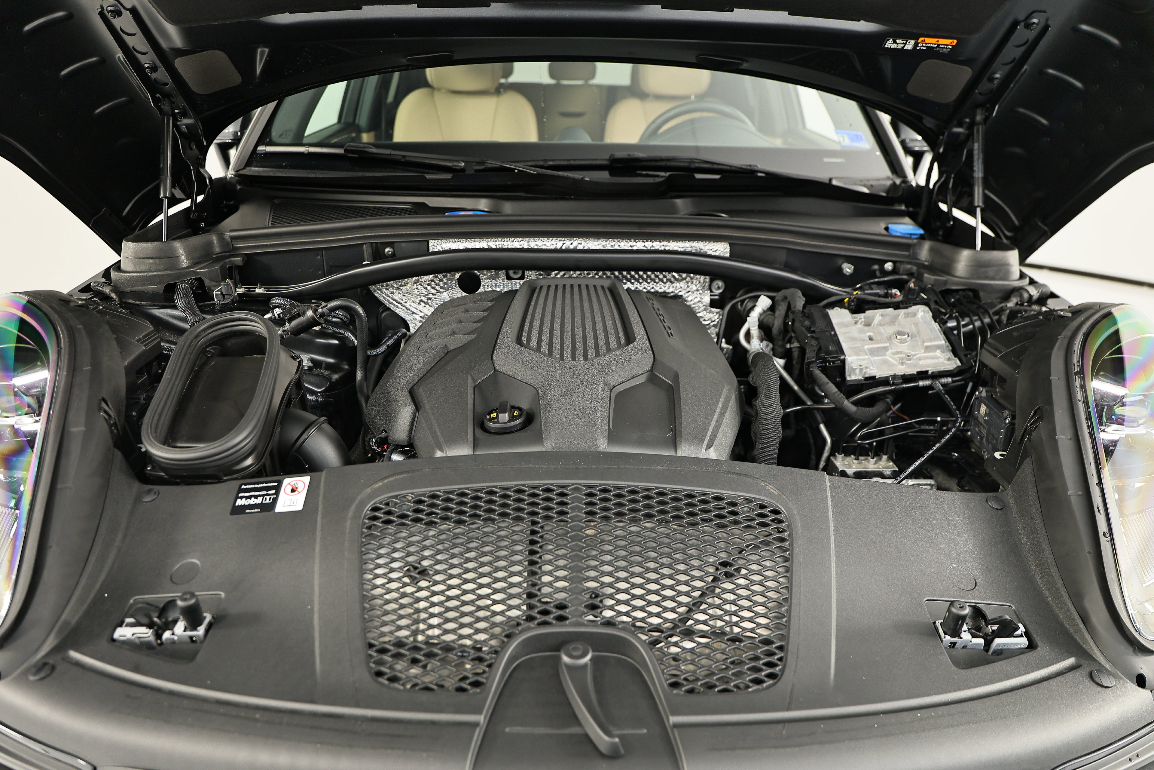 Certified 2026 Porsche Macan AWD/4WD image 33