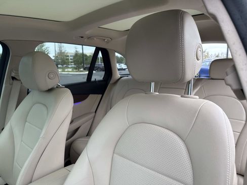 Used 2022 Mercedes-Benz GLC 300 4MATIC w/ Driver Assistance Package image 23