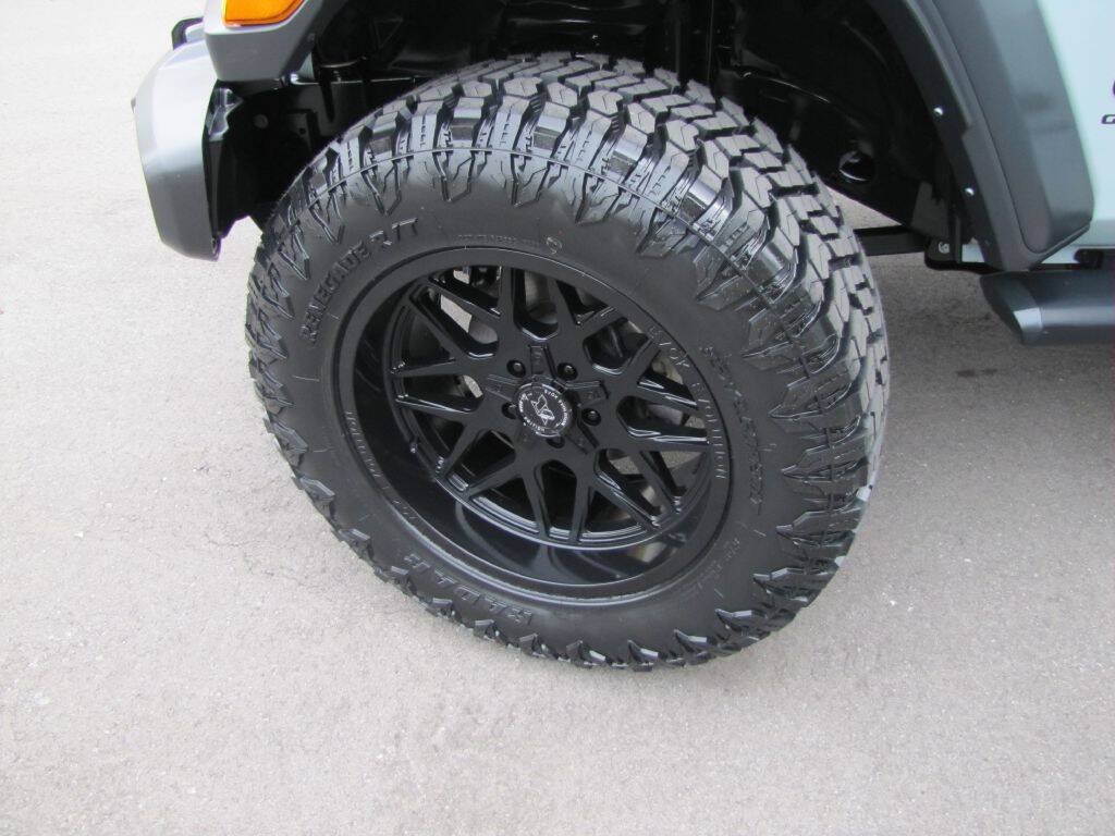 Used 2023 Jeep Gladiator Sport AWD/4WD image 22