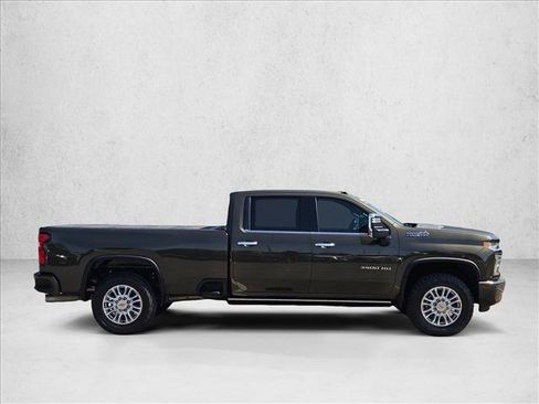 Used 2022 Chevrolet Silverado 3500 High Country w/ Z71 Off-Road Package AWD/4WD image 4