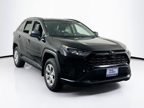 Used 2021 Toyota RAV4 LE AWD/4WD image 3