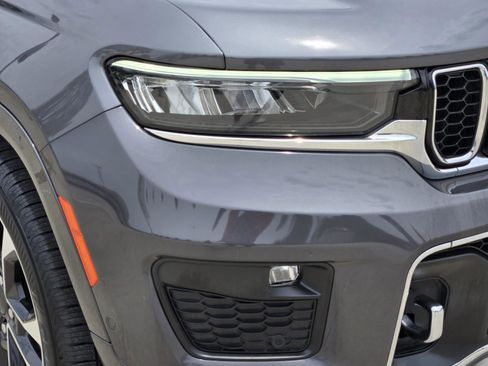 Used 2022 Jeep Grand Cherokee Overland AWD/4WD image 14
