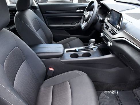 Used 2025 Nissan Altima 2.5 SV image 15