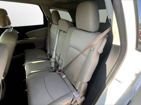 Used 2017 Dodge Journey SE w/ Flexible Seating Group image 17
