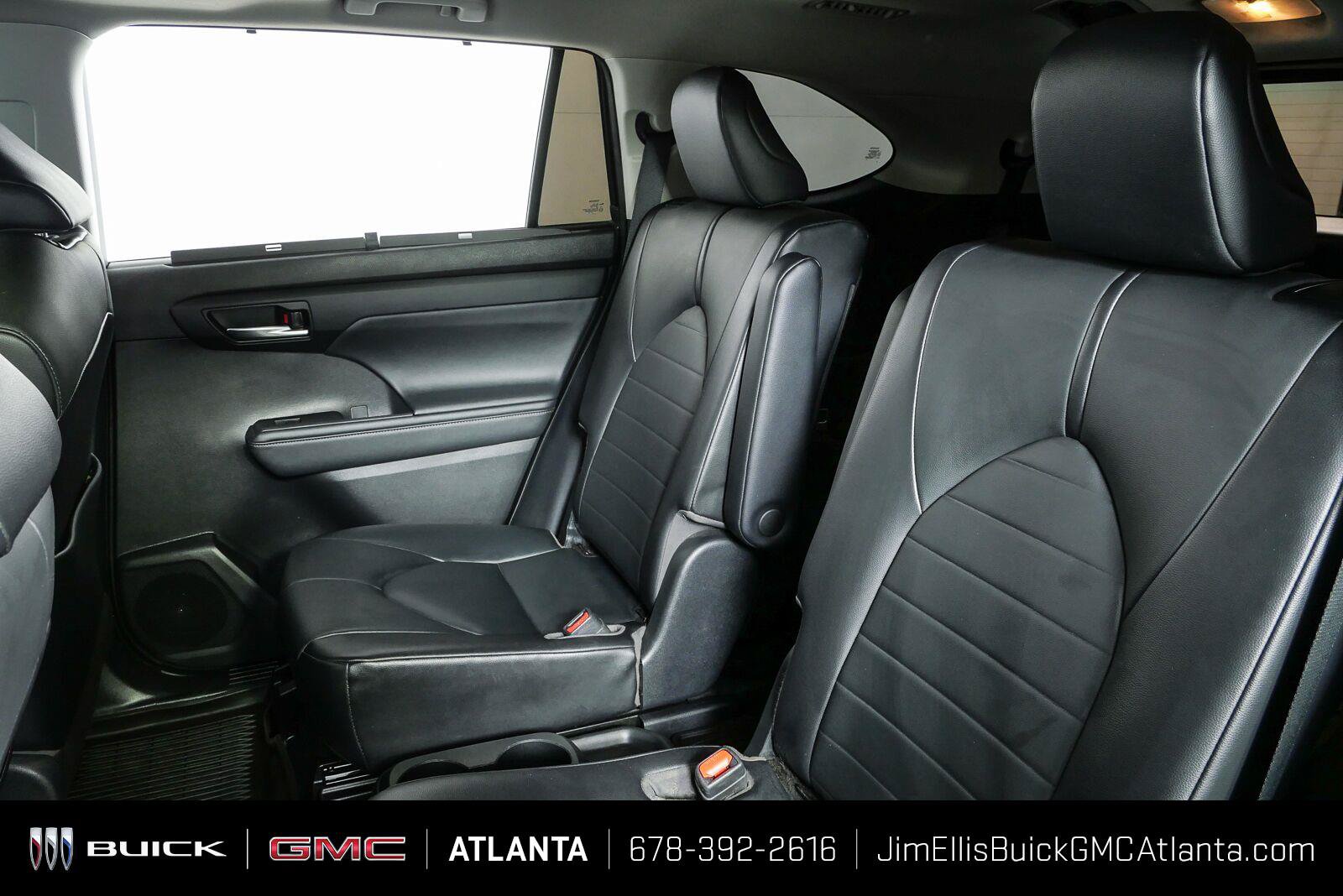 Used 2021 Toyota Highlander XLE FWD image 18