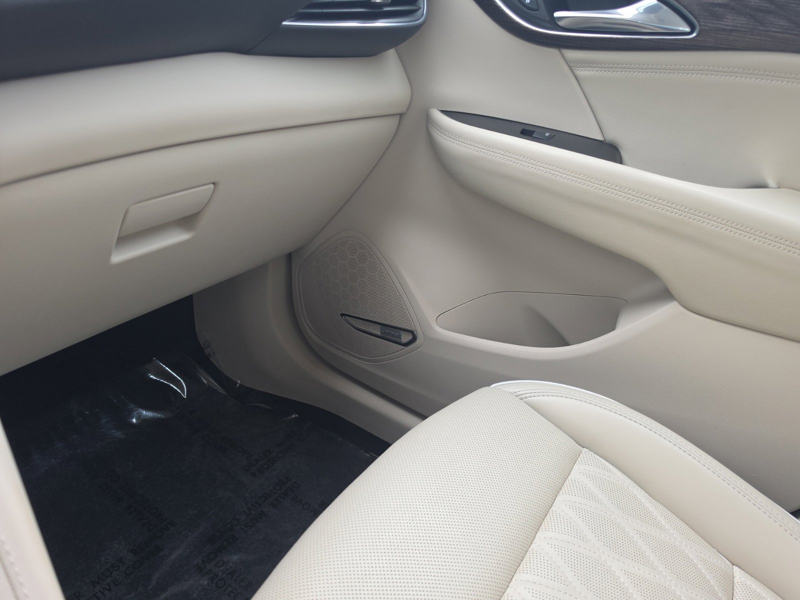 Used 2023 Buick Envision Avenir AWD/4WD image 33