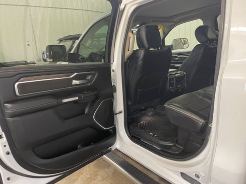 Used 2019 RAM 1500 Laramie AWD/4WD image 24