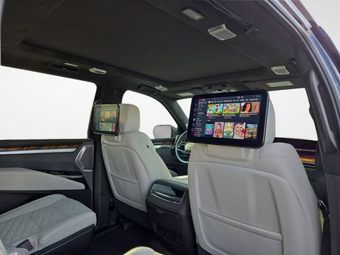 Used 2026 Cadillac Escalade ESV Platinum Sport w/ LPO, Floor Liner Package AWD/4WD image 37