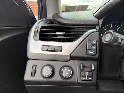 Used 2020 Chevrolet Suburban Premier image 35