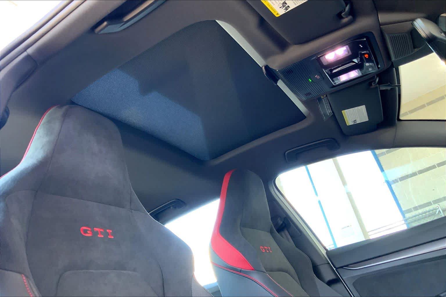 New 2026 Volkswagen GTI SE FWD image 18
