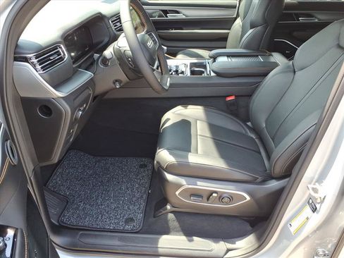 New 2026 Jeep Grand Wagoneer 4WD image 12