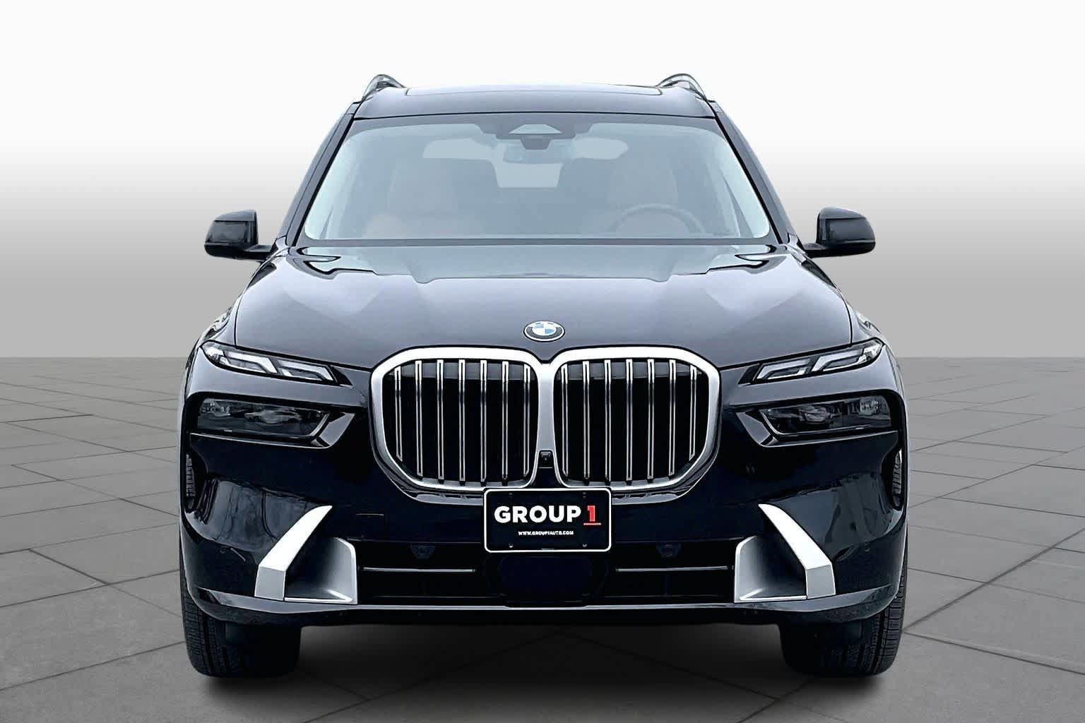 Used 2025 BMW X7 xDrive40i w/ Premium Package AWD/4WD image 3