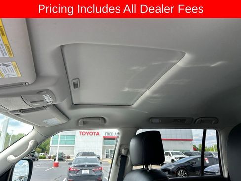 Used 2023 Nissan Armada Platinum w/ Captain's Chairs Package RWD image 5
