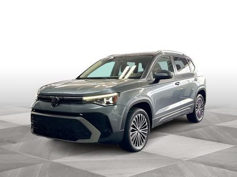 Certified 2025 Volkswagen Taos SE FWD image 4