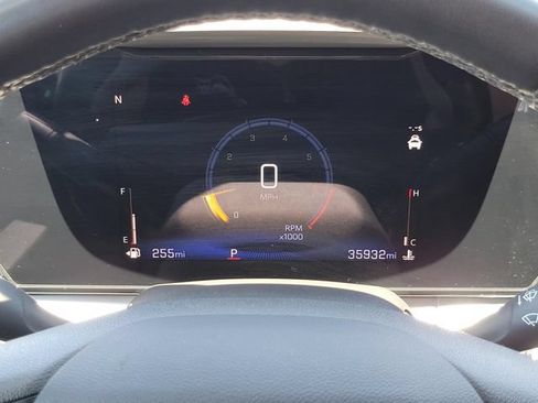 Used 2025 Chevrolet Trax LT w/ LT Convenience Package FWD image 12