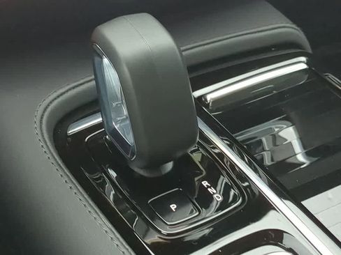 Certified 2025 Volvo S60 T8 Plus AWD/4WD image 30