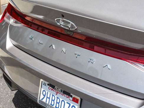 Used 2023 Hyundai Elantra SEL FWD image 9