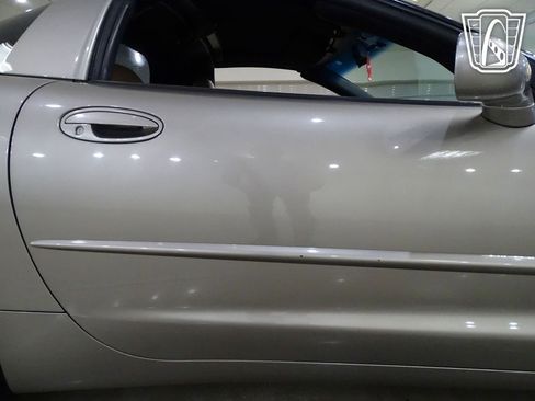 Used 1998 Chevrolet Corvette Coupe w/ Roof Pkg image 34