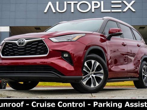 Used 2023 Toyota Highlander XLE image 1