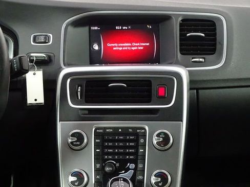 Used 2017 Volvo S60 T5 Inscription image 31