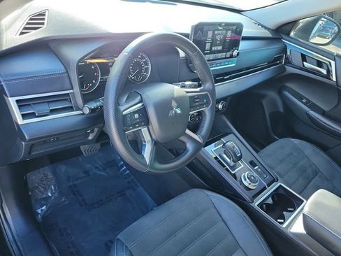 Used 2023 Mitsubishi Outlander SE image 21