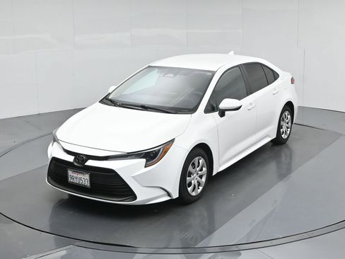 Used 2025 Toyota Corolla LE image 37