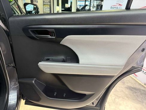 Used 2021 Toyota Highlander LE AWD/4WD image 41