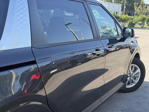 Used 2022 Kia Carnival LX FWD image 8