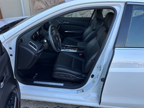 Used 2017 Acura TLX image 16