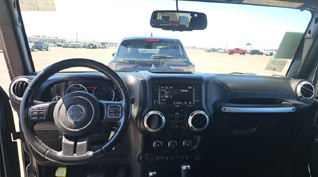 Used 2017 Jeep Wrangler Unlimited Sahara w/ Connectivity Group AWD/4WD image 13