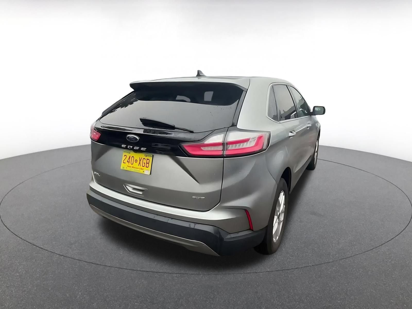 Used 2024 Ford Edge SEL AWD/4WD image 13