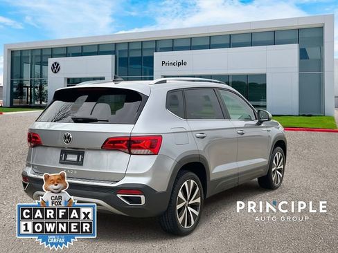 Used 2023 Volkswagen Taos SE w/ Panoramic Sunroof Package image 4