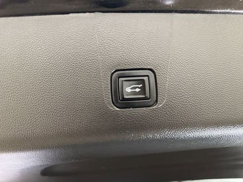 Used 2021 Chevrolet Traverse LT AWD/4WD image 32