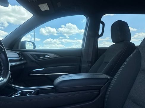 Used 2025 Chevrolet Traverse LT FWD image 44