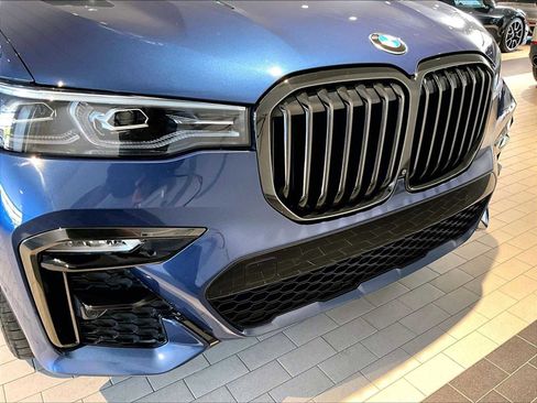 Used 2021 BMW X7 xDrive40i w/ M Sport Package AWD/4WD image 34