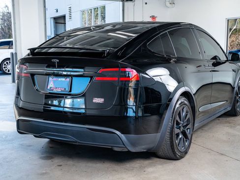 Used 2022 Tesla Model X Plaid image 6