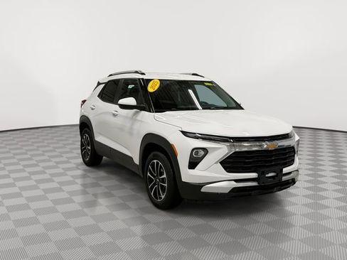 Certified 2025 Chevrolet TrailBlazer LT AWD/4WD image 2