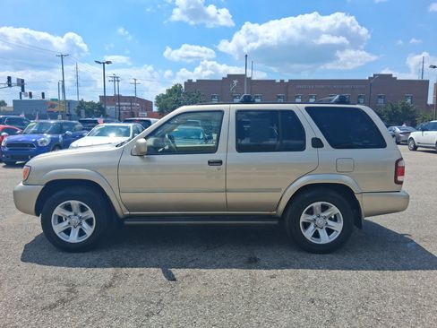 Used 2002 Nissan Pathfinder LE AWD/4WD image 3