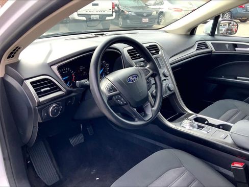 Used 2018 Ford Fusion SE image 16