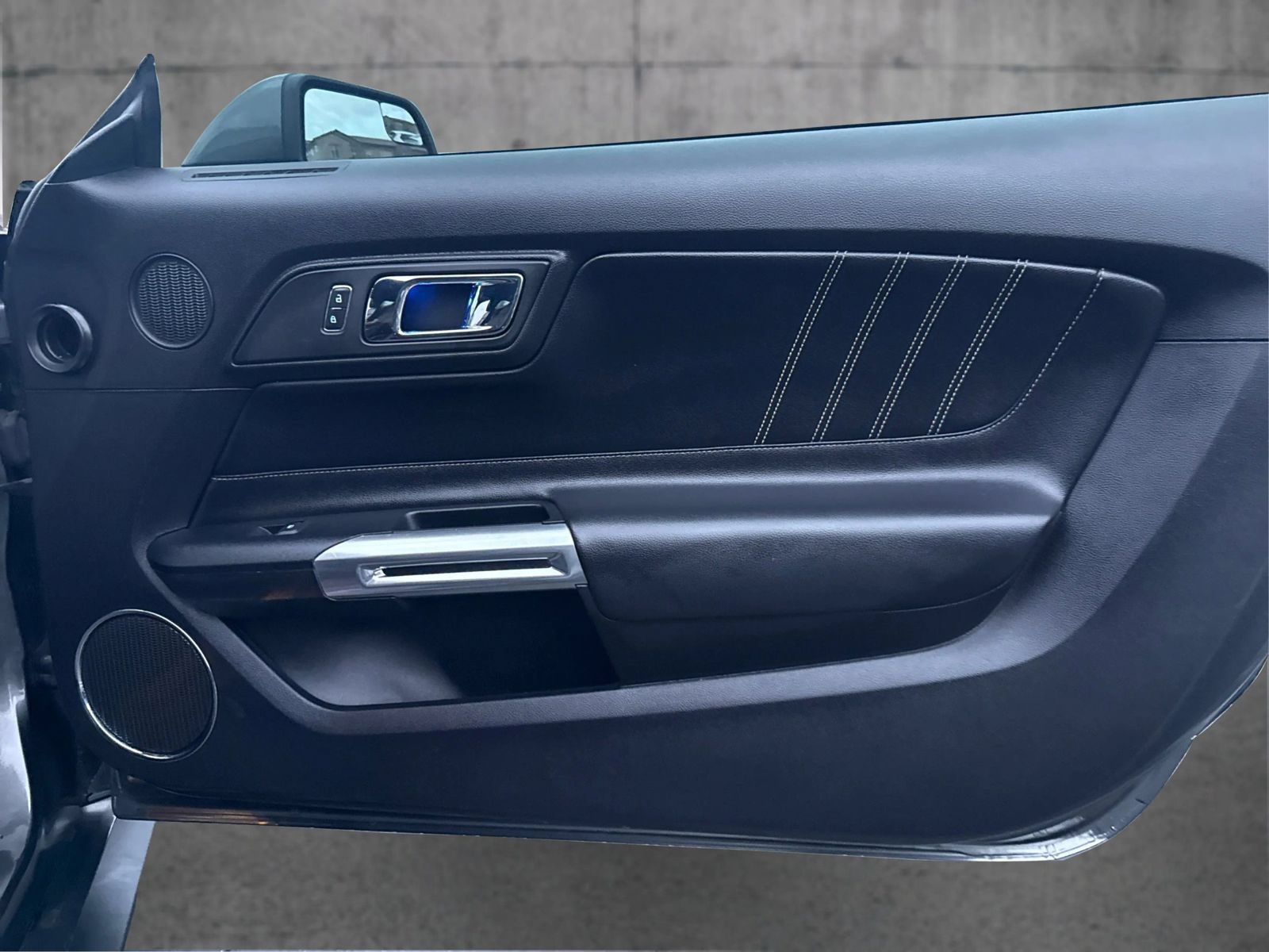 Used 2015 Ford Mustang Premium RWD image 21