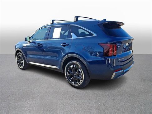 Used 2025 Kia Sorento S w/ Panoramic Sunroof Package image 6