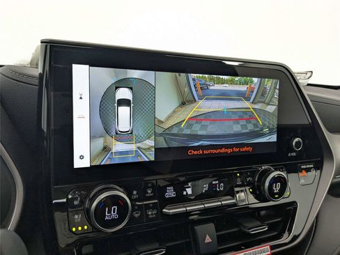 New 2026 Toyota Highlander Limited image 17