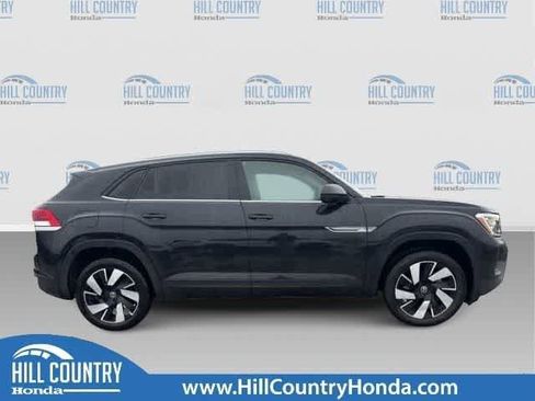 Used 2024 Volkswagen Atlas Cross Sport SE FWD image 7