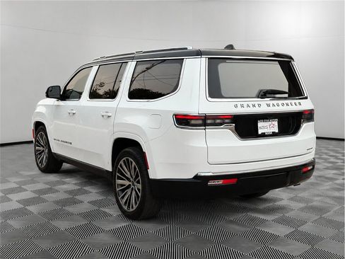Used 2024 Jeep Grand Wagoneer Series III w/ HD Trailer Tow Package AWD/4WD image 3