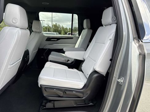 New 2025 Chevrolet Suburban Premier image 17