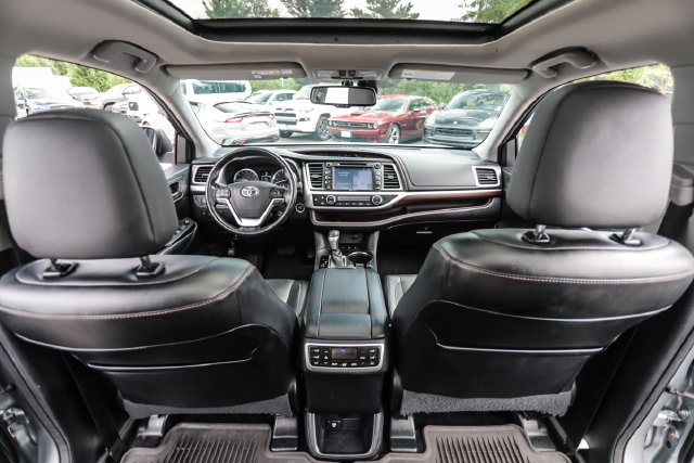 Used 2015 Toyota Highlander Limited Platinum AWD/4WD image 39